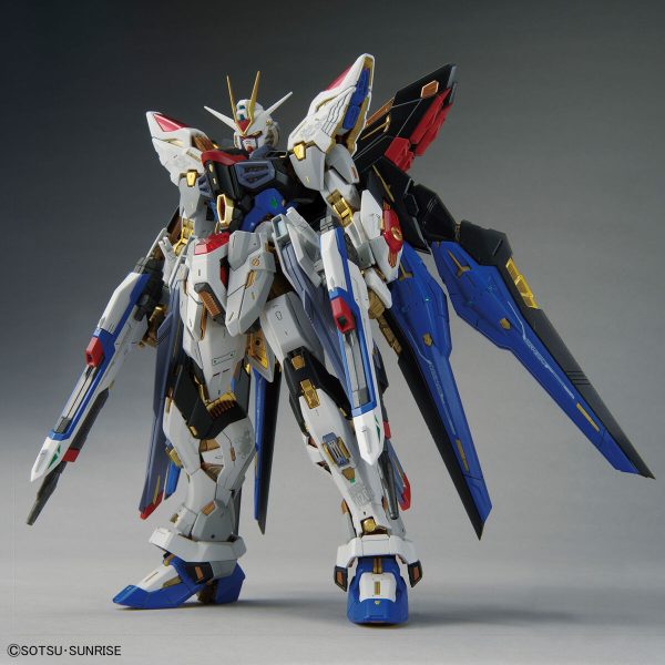Bandai 1/100 MGEX Strike Freedom (Gundam Seed Destiny) - Image 2